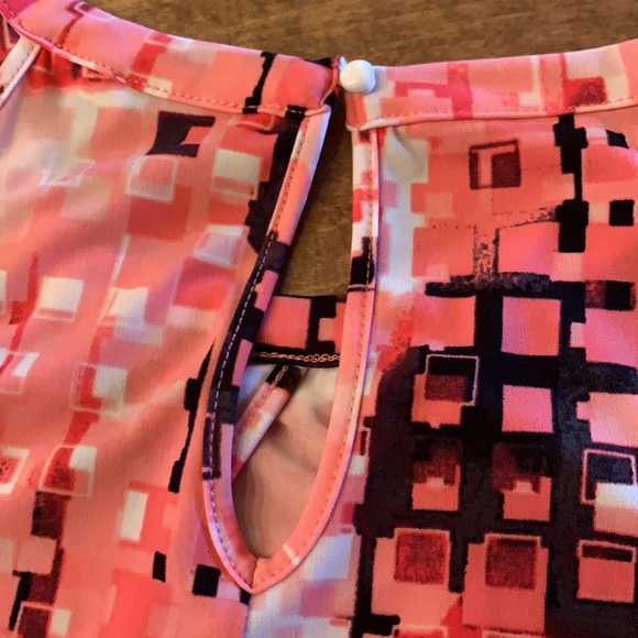 Ricki’s Keyhole Halter Top - Picture 3 of 6